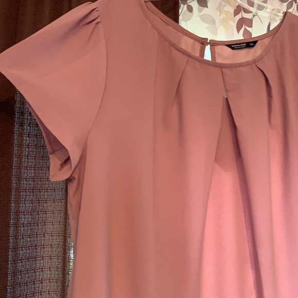 Shein curvy top! - Picture 2 of 4